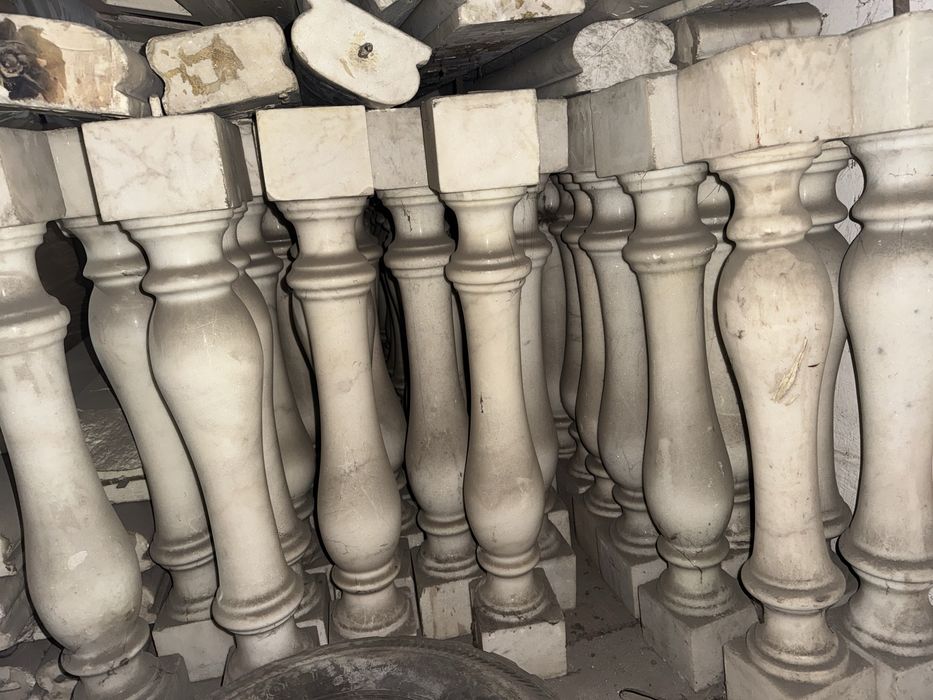 Балясины лестница мрамор