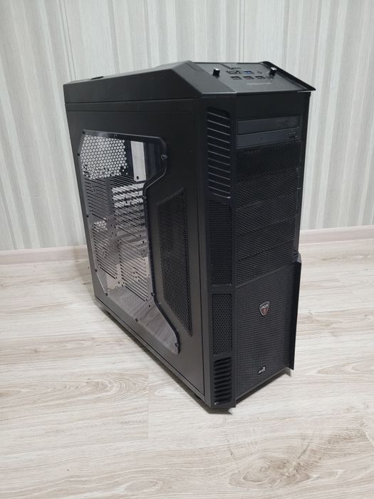 Продам корпус "Full-Tower" Aerocool XPredator