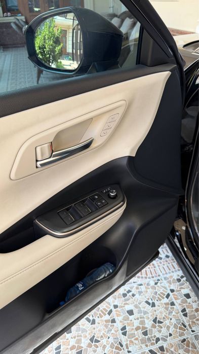 Toyota crown 2024 gibrid