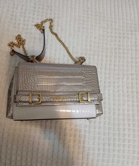 Оригинална чанта Guess