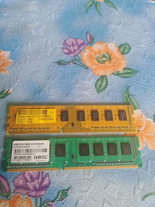 Продам ОЗУ 2 штуки по 4гига
