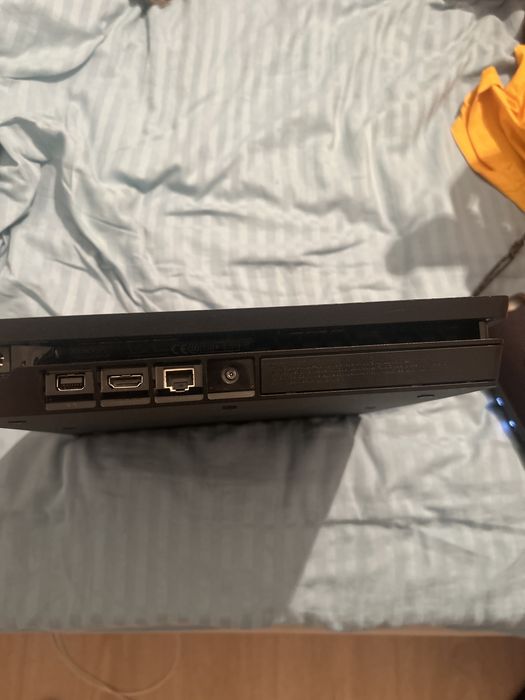 PlayStation 4 Slim – ediție specială maro (funcționează perfect)