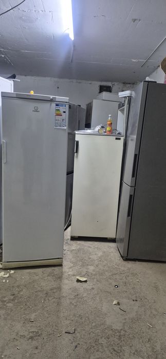 Холодильник 120см морозит отличный