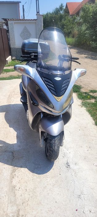 Vand sau schimb malaguti madison 250 cc