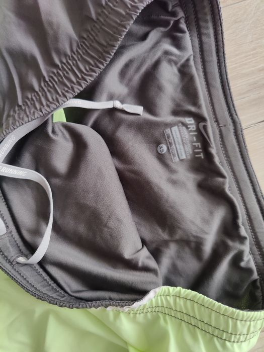 Pantaloni scurți Nike mărimea XS