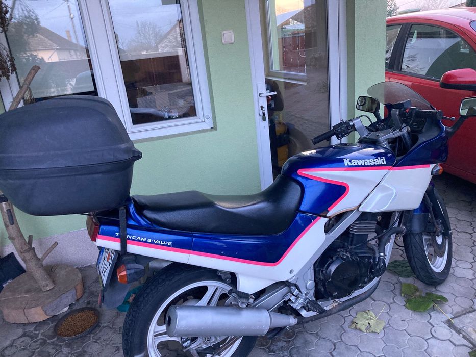 Motocicleta Kawasaki GPZ 500