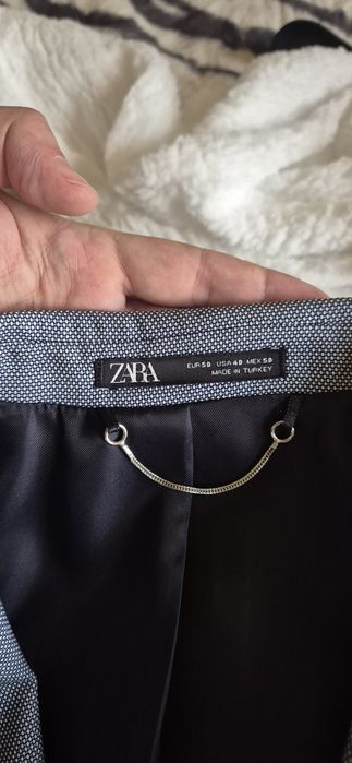 Vand doua sacuri Zara superbe.