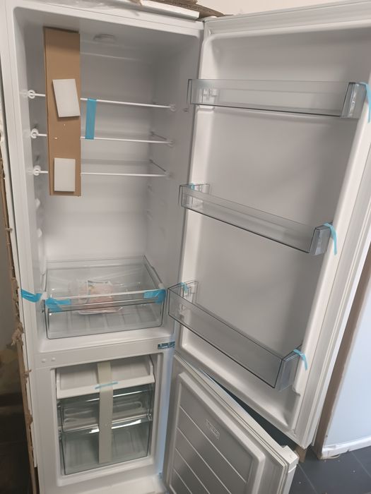 Хладилник с фризер MUHLER 180 см