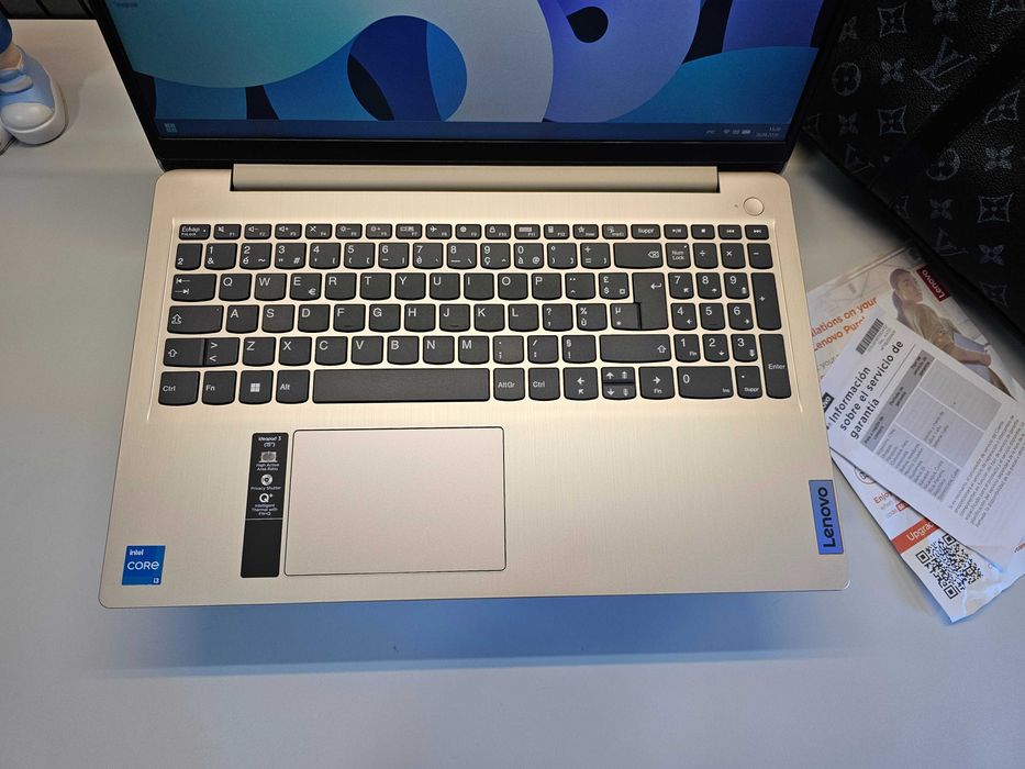 ПРОДАМ Lenovo IdeaPad 3 Ноутбук Core™i3-1115G4/8GB/256SSD/15.6"FullHD.