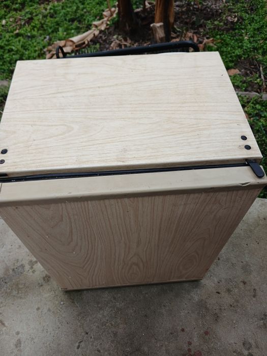 Продавам мини  хладилник