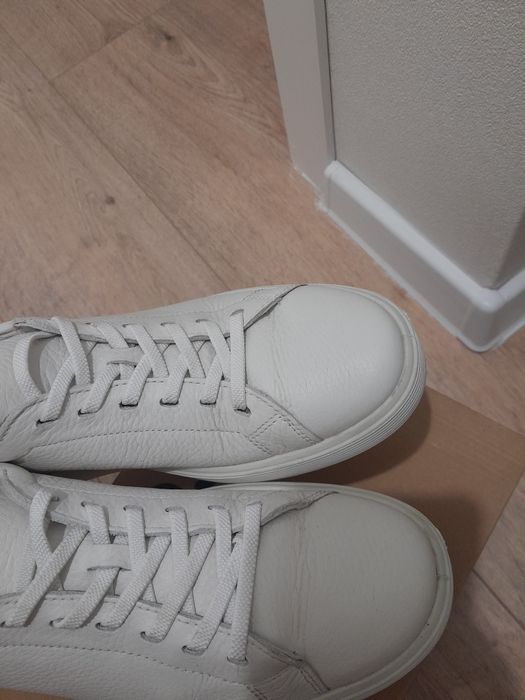 Белые кожанные кеды ecco