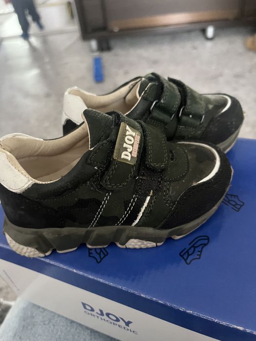 Кроссовки детские