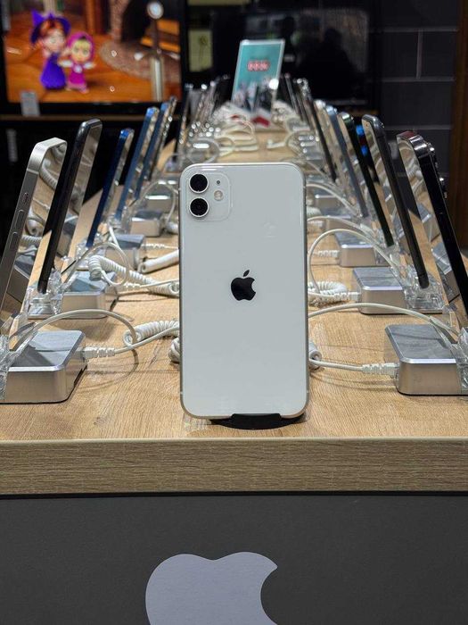 Телефон iPhone 11 128Gb / Айфон 11 128Гб