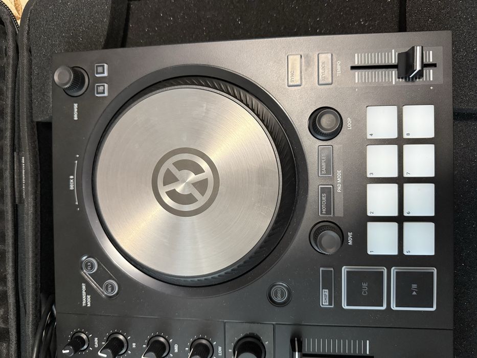 Consola DJ traktor s2 mk3 + husa