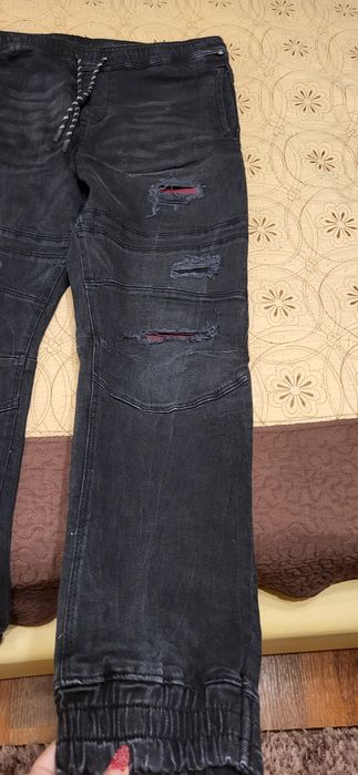 Vând pantaloni Cropp