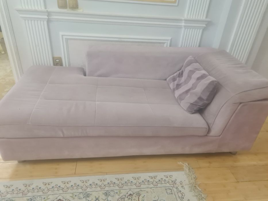 Продам 2 дивана феолетового цаета