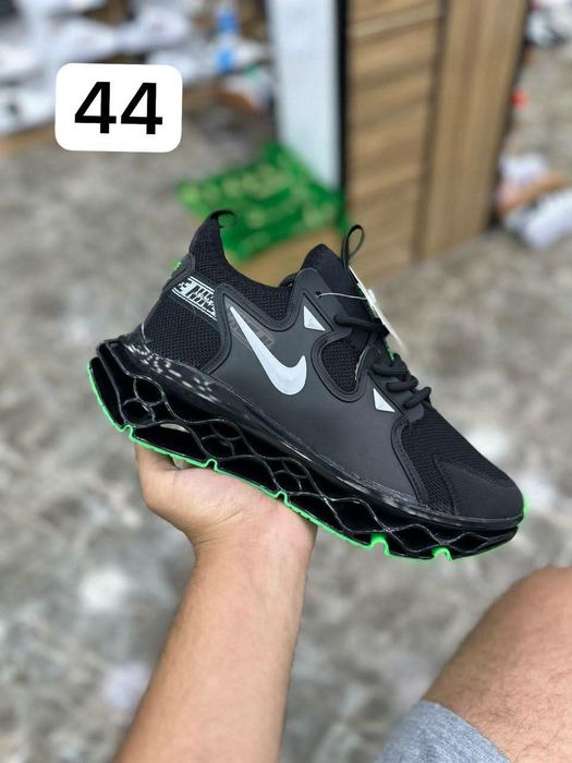 Adidasi superbi la reducere