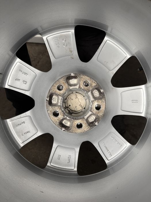 Jante originale Audi Q5 cu anvelope iarna 235/60 18 5x112