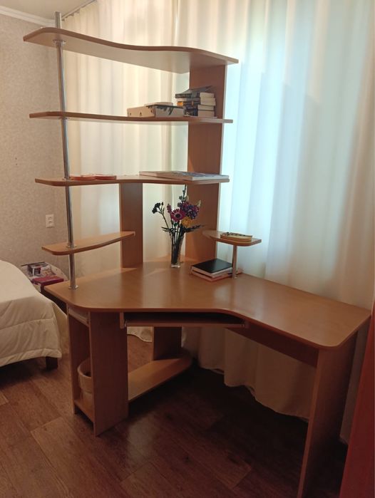 Продам компьютерный стол