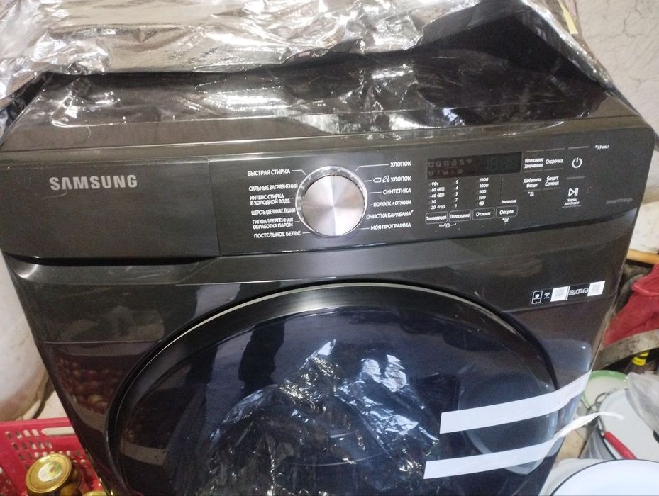 Стиральная машина Samsung WF18T8000GV — это автоматическая фронтальная