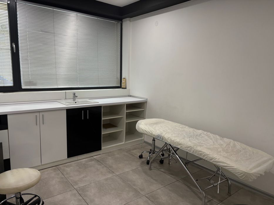 Дава се под наем  в Варна, Червен площад -  кв.м за 255 € - Снимка #2