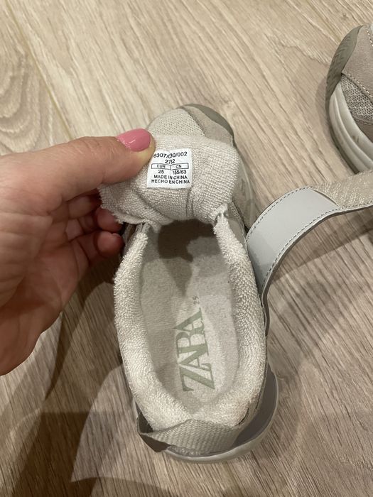 Детски сникърси Zara