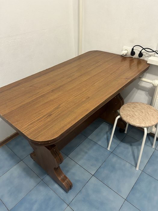 Отдам стол кухонный