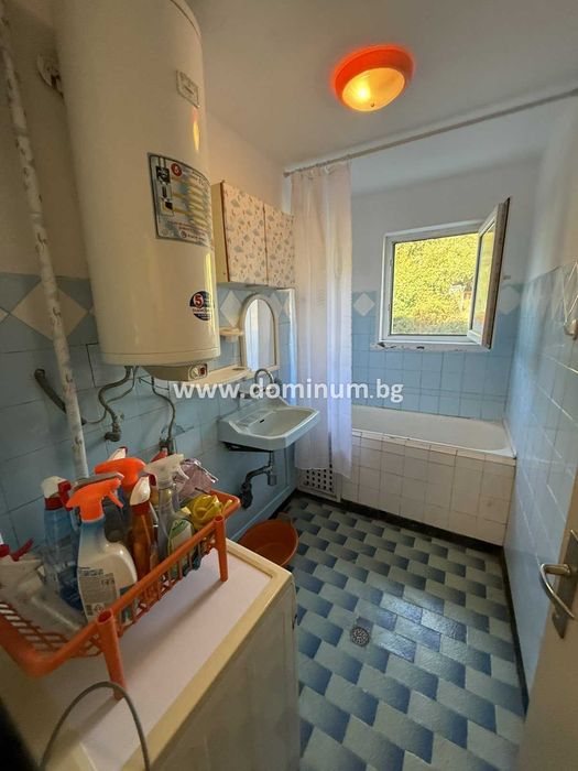 Продава тристаен апартамент