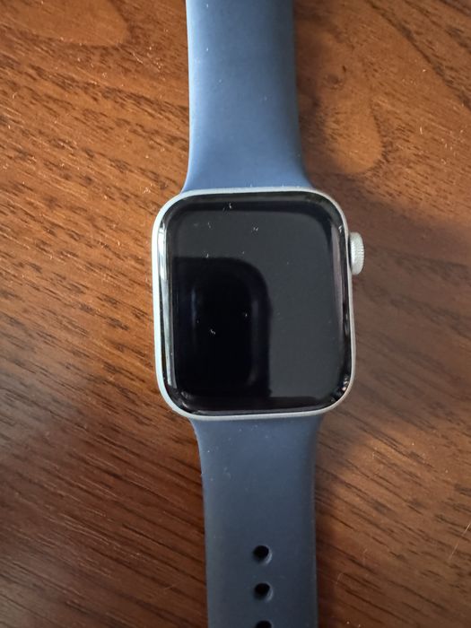 Продам часы iWatch SE 40mm