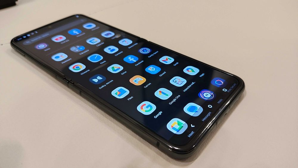 Smartphone Nou Motorola razr 40 ultra, Dual SIM, Android 15, garantie