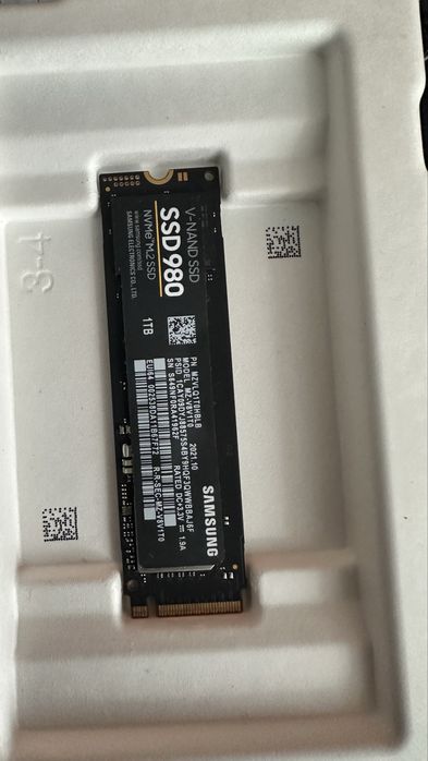 HDD NVME  samsung 980pro kingston 1TB, cu 99% sau 98% sănătate rămasă.