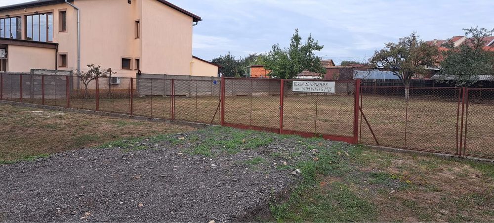 Loc de vanzare in Pecica , jud Arad