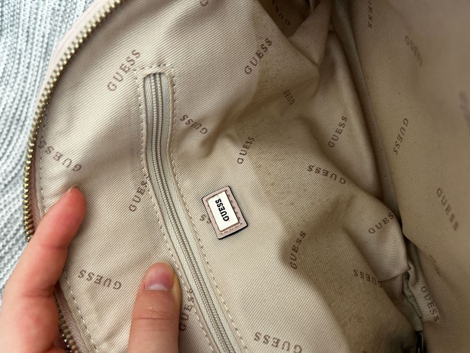 Розова дамска чанта Guess