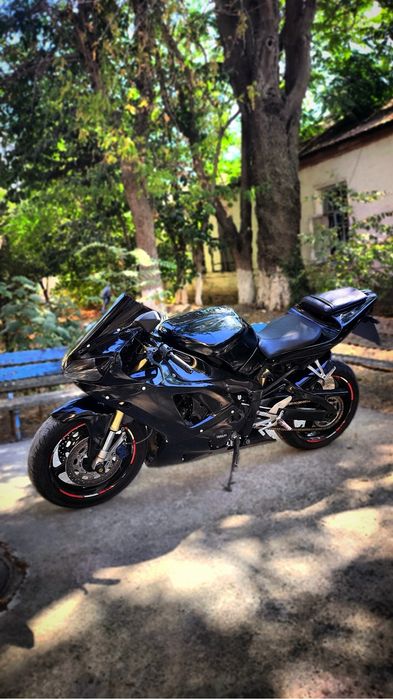 Yamaha R1 1000cc