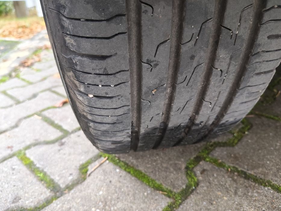 Vând cauciucuri vară continental 195/55 R16 87H.