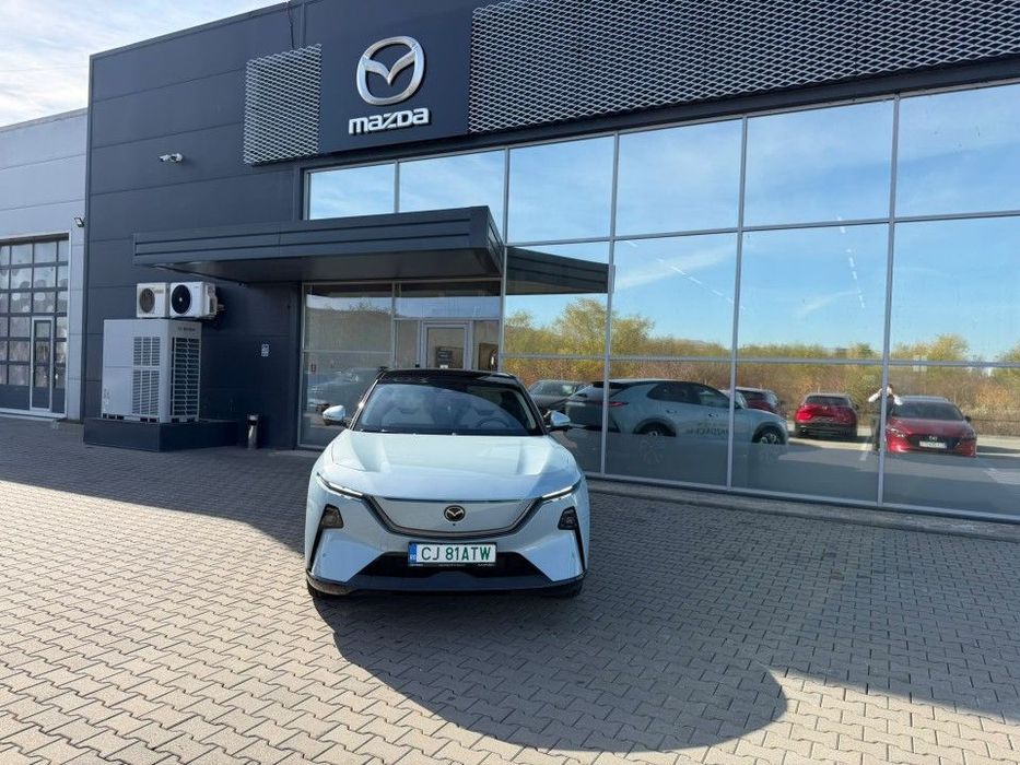 Mazda  2026 electric, 47.799 € — imagine 5