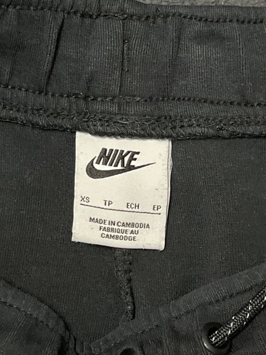 Pantaloni nike tech