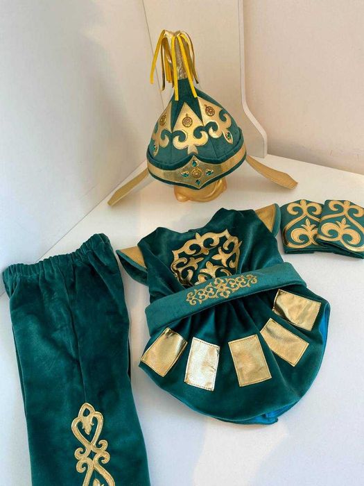 Тәй тәй, тұсаукесерге костюм