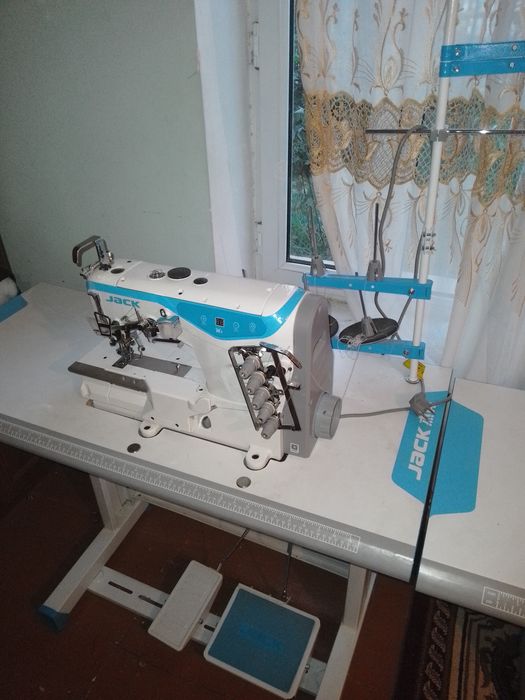 Продаётся швейная машинка