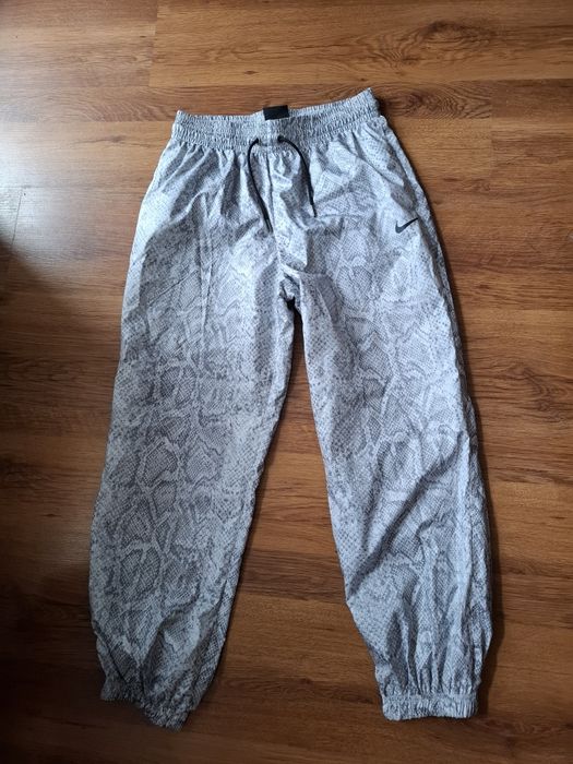 Nike дамско долнище S размер.