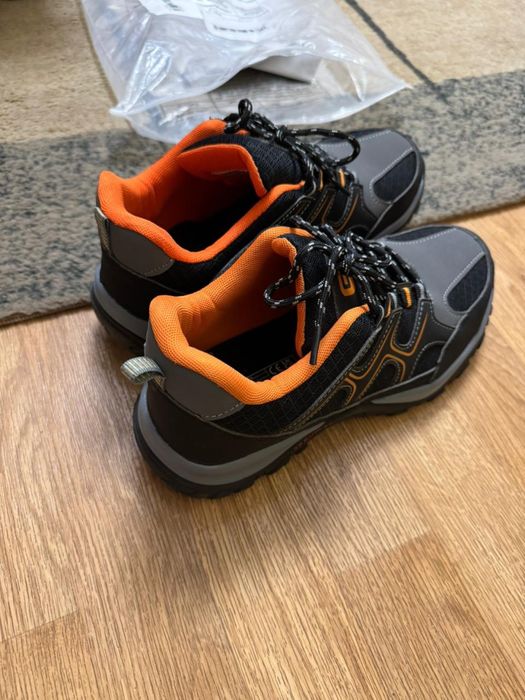 Продам спец обувь