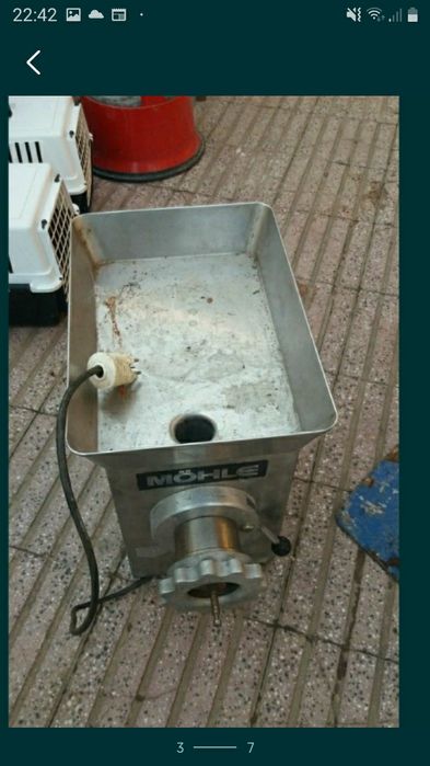 Mașină de tocat carne profesională  de inox preț.3200 lei