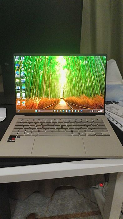 Asus Zenbook A14 OLED UX3407QA COPILOT + 1TB 16GB RAM 3 months old
