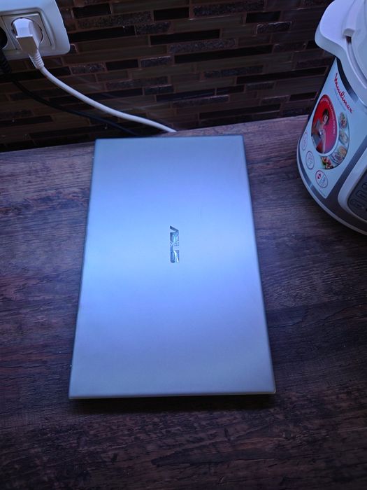 Asus Vivibook 17,3 inch• i5-11 TH gen• 512gb• 16gb ram se• Asus  X712E. Model 2022-2023