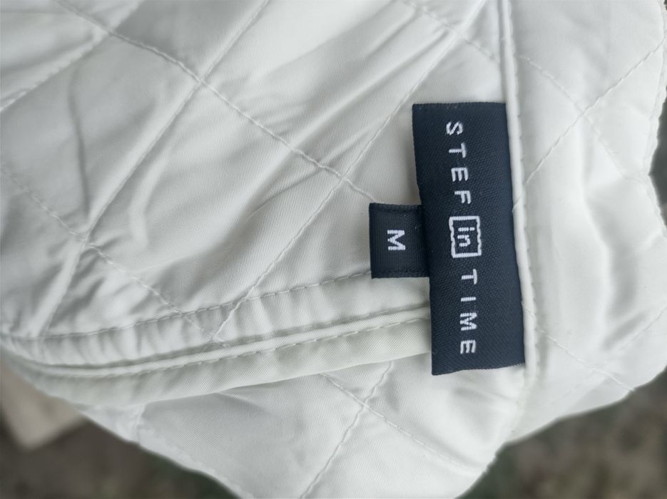 Vesta primavara alba dama Stefanel S M fermoar si capse