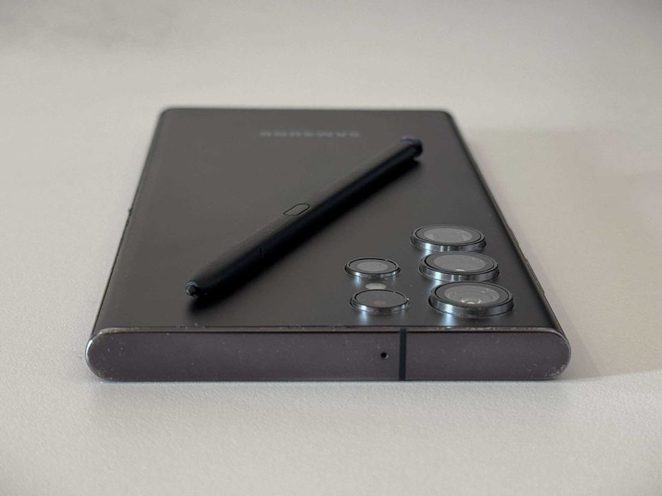 Бартер! Samsung Galaxy S22 Ultra Phantom Black (Черен)
