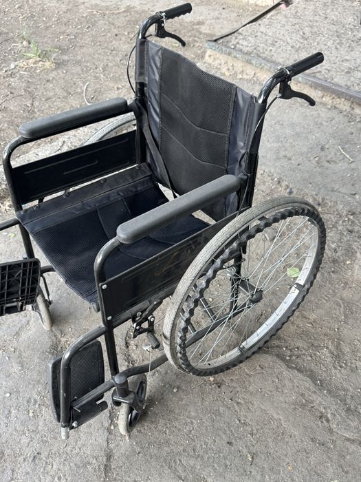 Продам инвалидную коляску