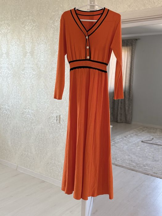 Платье женское срочно продам