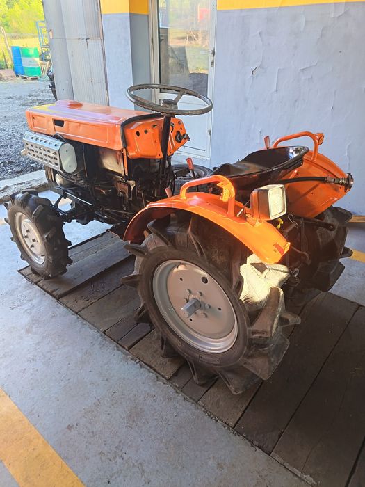 Tractoras kubota 4x4 b7000