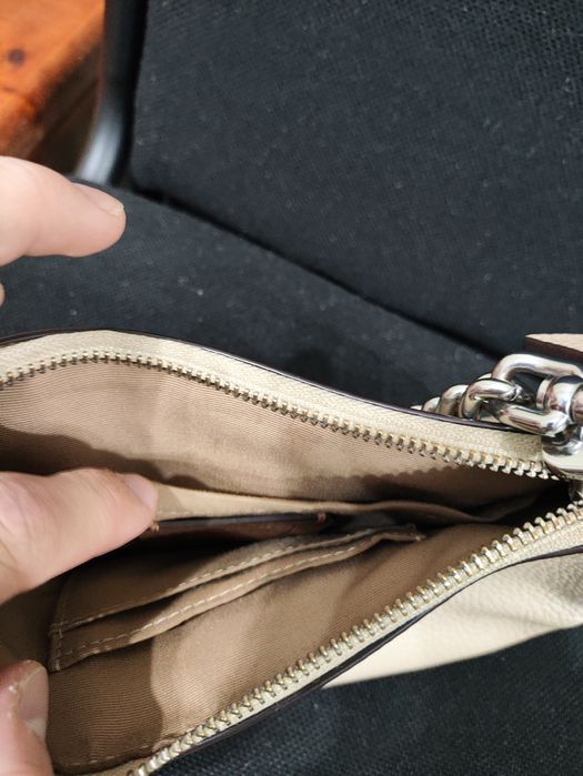 Сумочка — модель Coach Teri Shoulder Bag.